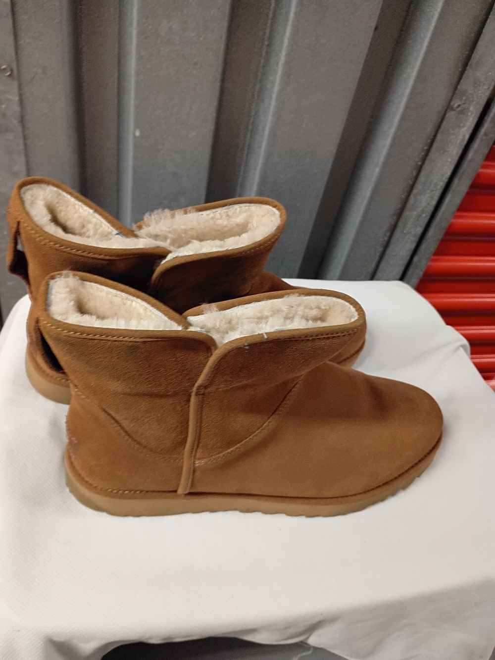 UGG Classic Short Cozy Shearling Boots - Chestnut